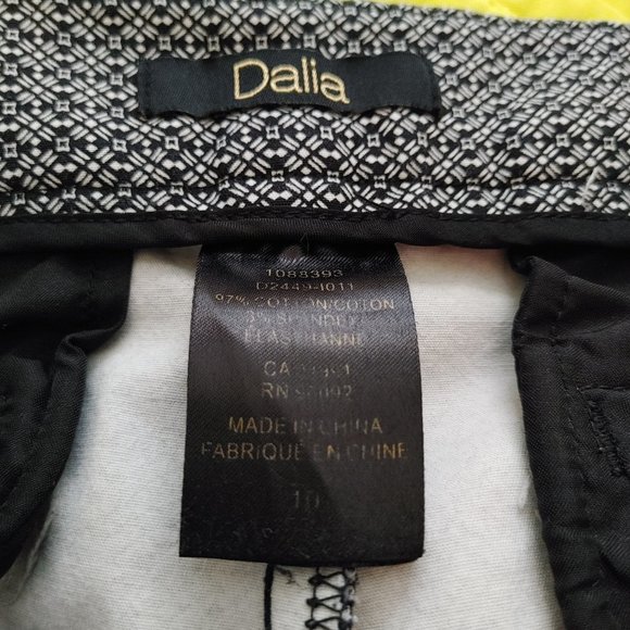 Dalia Women's Size 10 Capri Slacks Gray & Black Pattern with Pockets Regular Fit - Picture 6 of 6